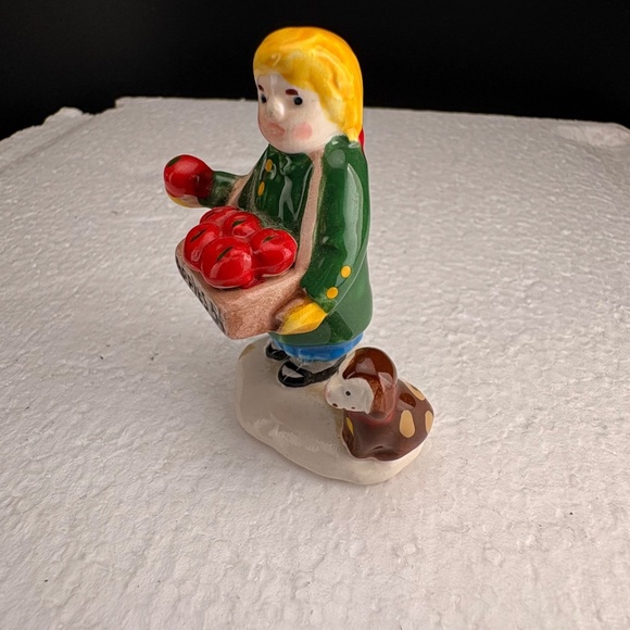 Department 56 Snow Village Girl & Apples, 2 Newsboys, Dog with House - 4 pieces - Picture 11 of 16